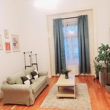 Deluxe And Cozy In The Center Apartmán